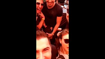 Disfarçando o Boquete no Meio da Festa Grupo de Amigos se Juntaram Pra Tirar Uma Selfie Enquanto a Safada Caia de Boca – Amadores VIDEO COMPLETO 