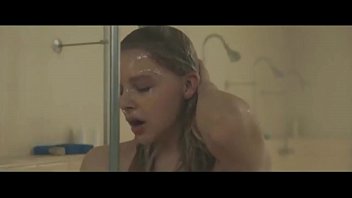 Actriss Chloe Grace Moretz - Celebrity play in bathroom video from celebahack .ga