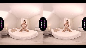 PORNBCN Realidad virtual, la milf Gina Snake se masturba para ti . VR Oculus Rift