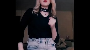 Sexy girl famous of Internet, Tiziana Zaffiro, singing and dancing