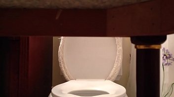 Teen Toilet Spycam