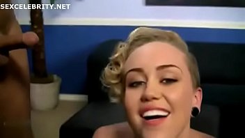Miley Cyrus black numa transa oral com dois maluko no pedaço (DEEP FAKE(